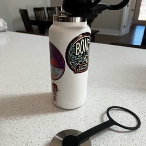 32 oz Hydroflask tumbler with two lids